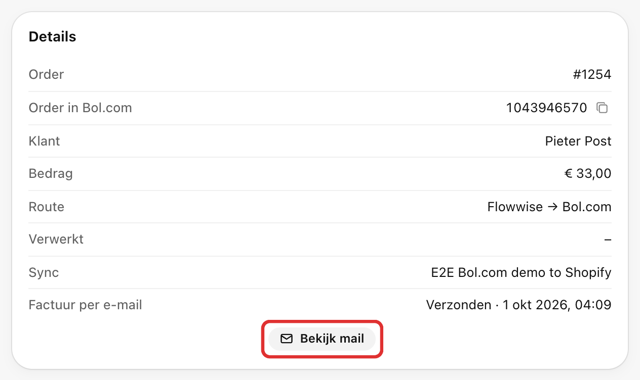 Het paneel van een factuur met onder Details de regel Factuur per e-mail, Verzonden met datum en tijd, en de knop Bekijk mail, die rood omlijnd is