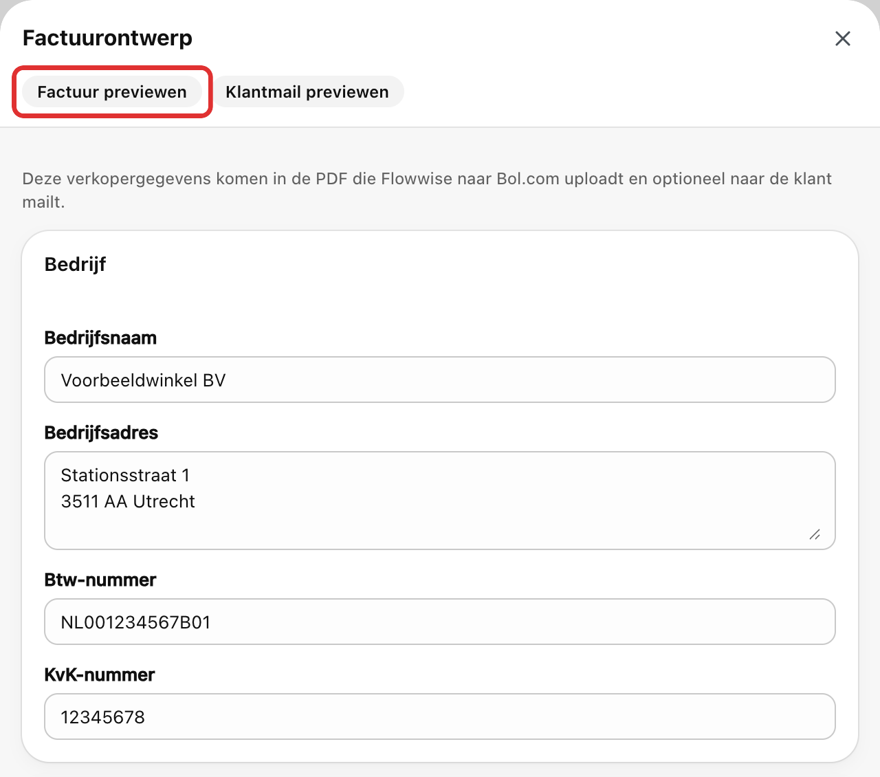 Het paneel Factuurontwerp met bovenin de knoppen Factuur previewen en Klantmail previewen, en het blok Bedrijf met bedrijfsnaam, adres, btw-nummer en KvK-nummer; Factuur previewen is rood omlijnd